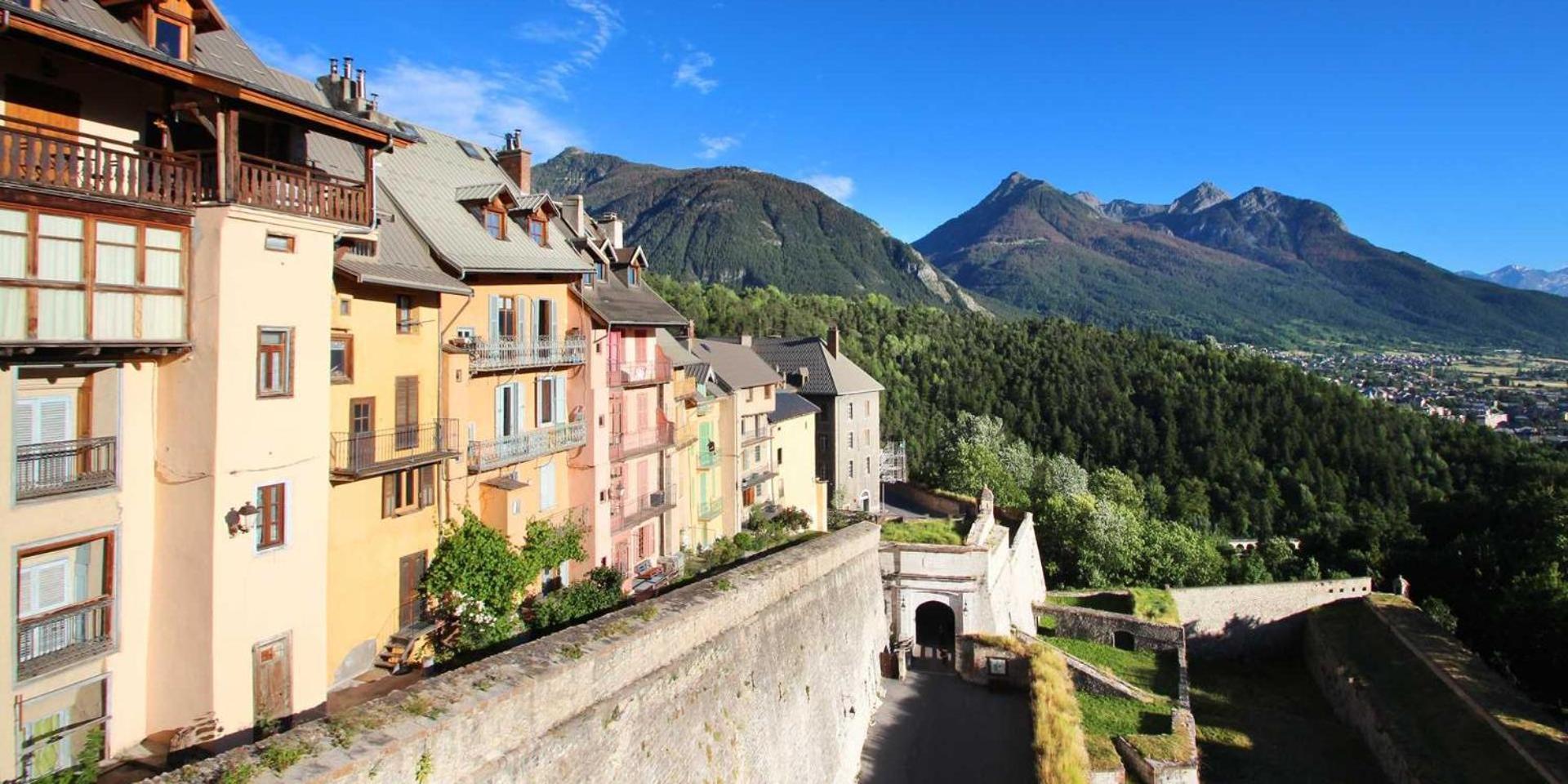 Avec Vue Sur Montagne *